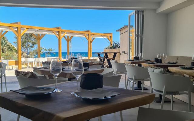 Modern apartment with roof terrace and sea view