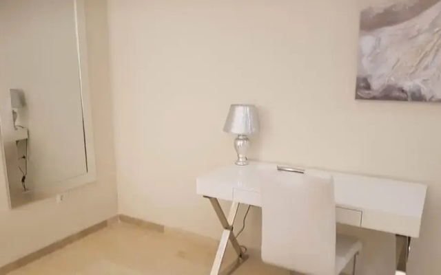 Apartmentsleeps4-pool-bbq-garden-ac