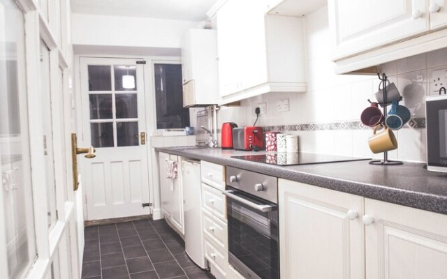 Short Stay Bristol - Oakfield Apartment