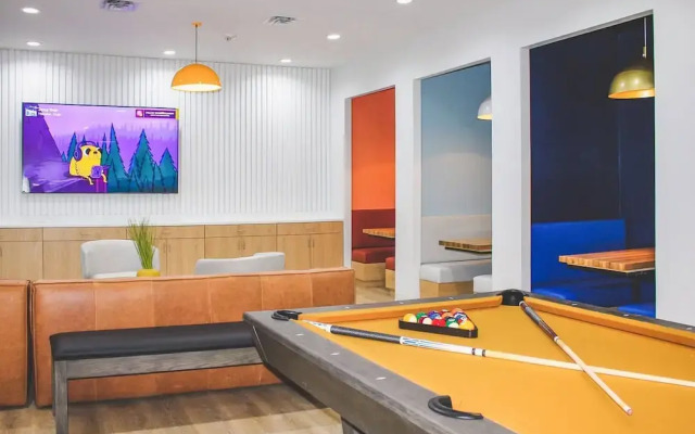 Upstay - Condo With Pool-gym-games-bbq - Walk to Uoft