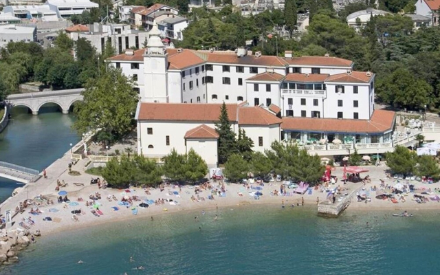 Exceptional Villa With Private Swimming Pool & Sea View