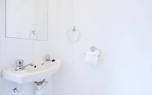 Cosy Studio In West London Fits 2