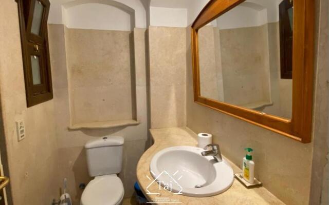 Taj Home, Amazing pool and lagoon view 2bedrooms apartment
