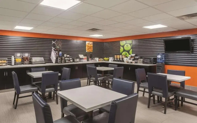 La Quinta Inn & Suites By Wyndham Knoxville East