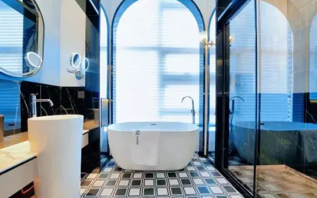 Cloud hguage House hotel