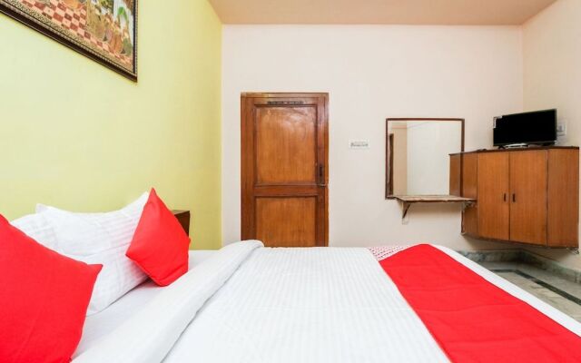 OYO 29394 Hotel Apoorva Deluxe
