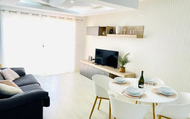 Enjoy Sunsets at Fully Equipped 2BR Oceanside View