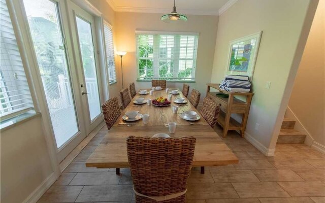 Beachy Villa Vista Apartment 5