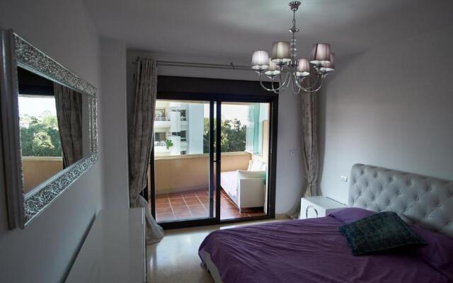 Roy Boston - Luxury Apartment