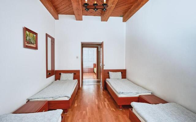 Quadrans Hostel