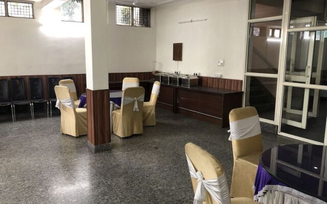 OYO Rooms Near Huda City Centre