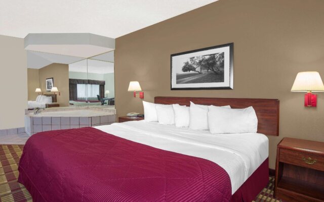 Baymont by Wyndham Boston Heights/Hudson