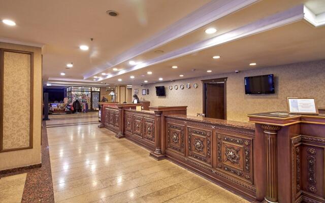 Grand Mir Hotel