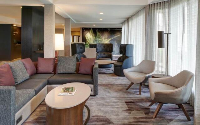 Courtyard Louisville East