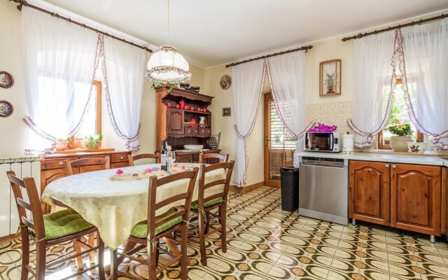 Stunning Home in Ika With 4 Bedrooms and Wifi