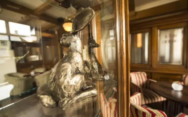 Riverside Suites Hotel