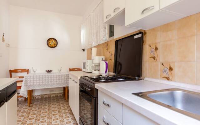Spacious Holiday Home near Sea