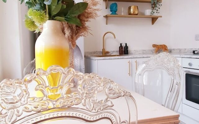 Elegant 5 Bed 4 Bath Vogue House Parisian Style Home