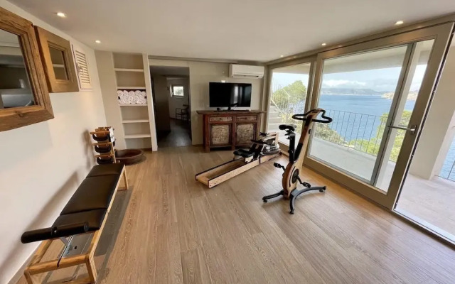 Sea-view Villa Near Port