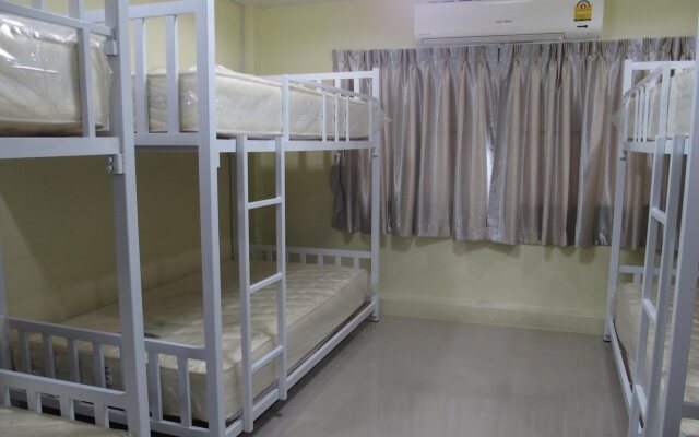 Donmueang Airport Residence Hostel