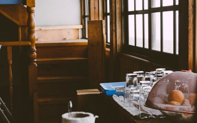 Blue Canary Hostel - Adults Only