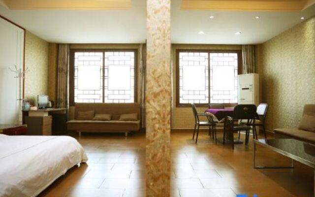 Xianglong Business Hotel (Xinyang Railway Station Tianrun Plaza)