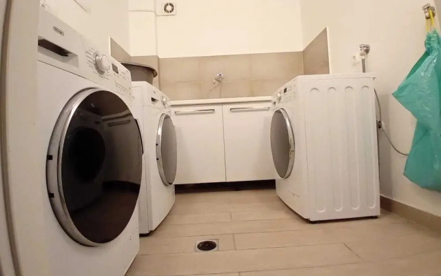 The Beatles 2-BR Apartment in Athens