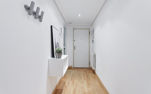 Ayala Apartment by FlatSweetHome