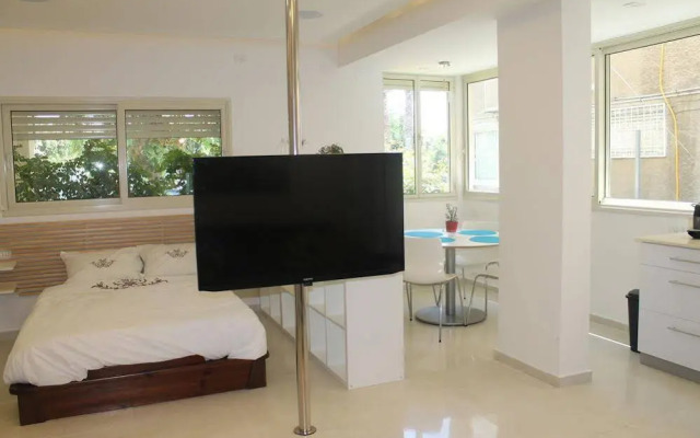 Beach and Park Apartment