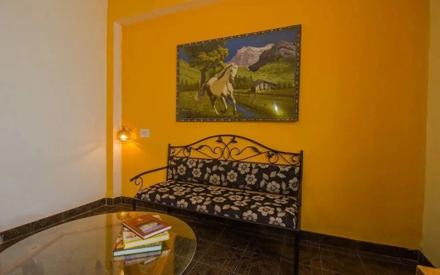 OYO 19181 Home Bright 2BHK Near Club Cubana