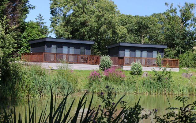 Beautiful Open Plan Lakeside Lodge, Shearsby