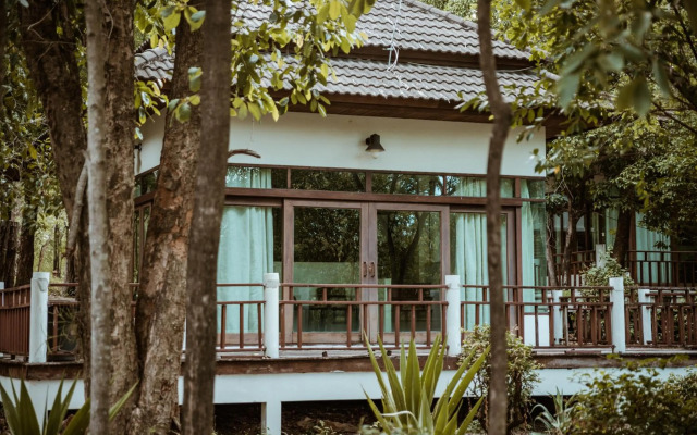 Tak Andaman Resort & Hotel