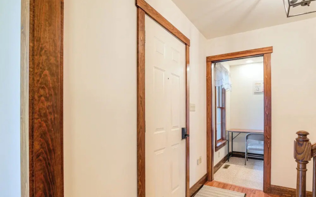 4 Mi to the Amish Village: Spacious Home w/ Deck!