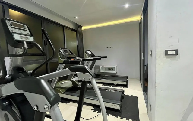 Pool Front Sexy Studio Fully Furnished Apartment