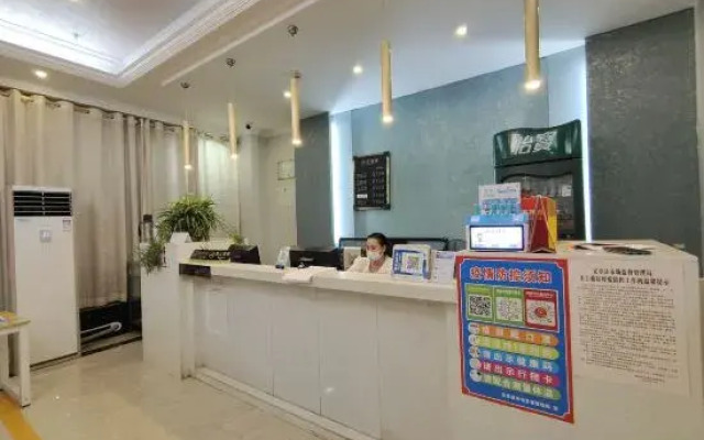 Yizhang Xingfucheng Hotel