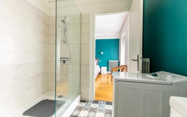 VICTORIA STANDING Calme, neuf et plein centre