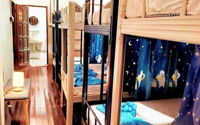 Pirate's Cove Hostel – Guest Rooms – Malacca