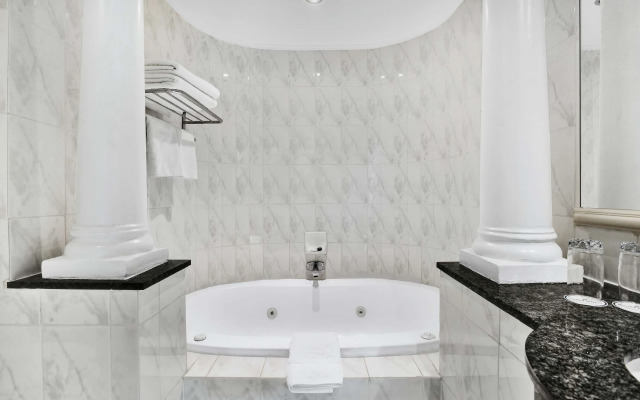 Protea Hotel by Marriott Johannesburg Balalaika Sandton