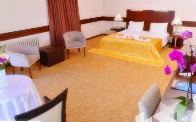 Belde Hotel & Convention Centre