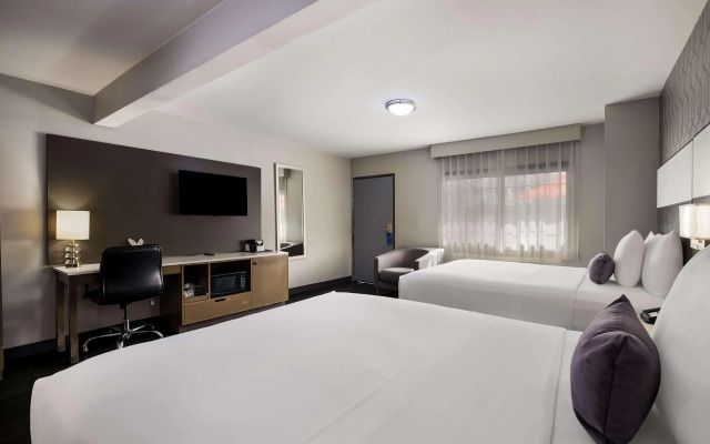 Sunset West Hotel, SureStay Collection by Best Western