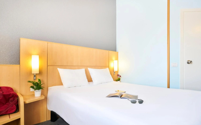 ibis Como