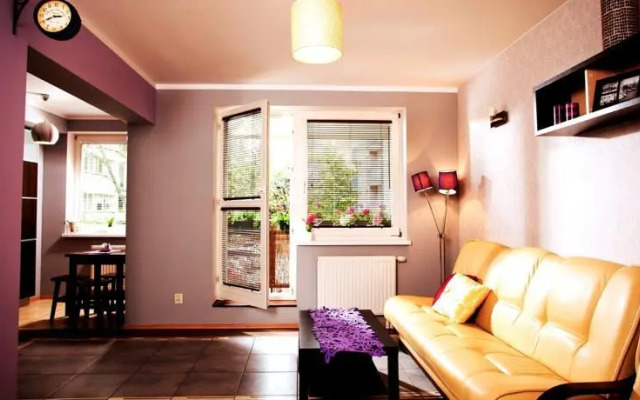 AbsyntApart- Market Square