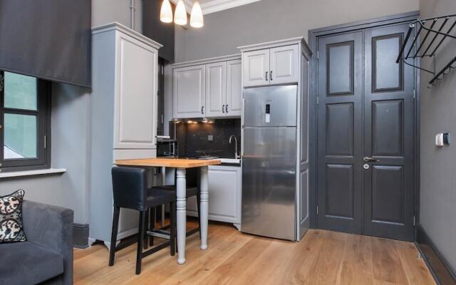 1 Bedroom Apartment W Kitchen