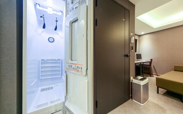 Hotel Button