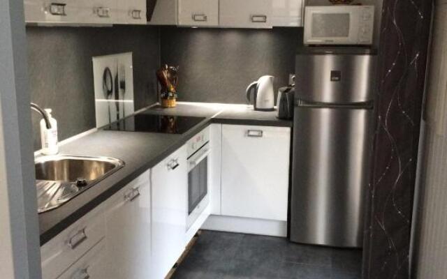 Chalet Orange Naturiste la Jenny