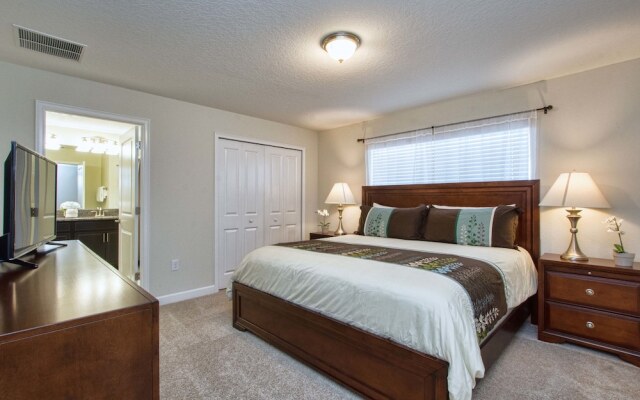 Storey Lake 4 Bedroom Townhome w Splashpool - 1625ST