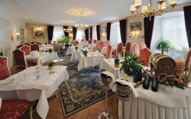 Hotel Croix d'Or et Poste - Swiss Historic Hotel