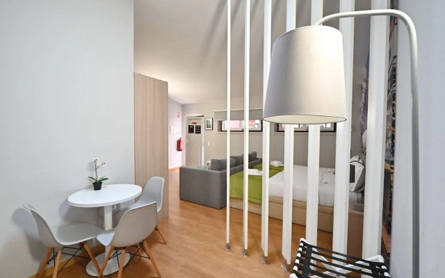 Famous Crows Lisbon Suites