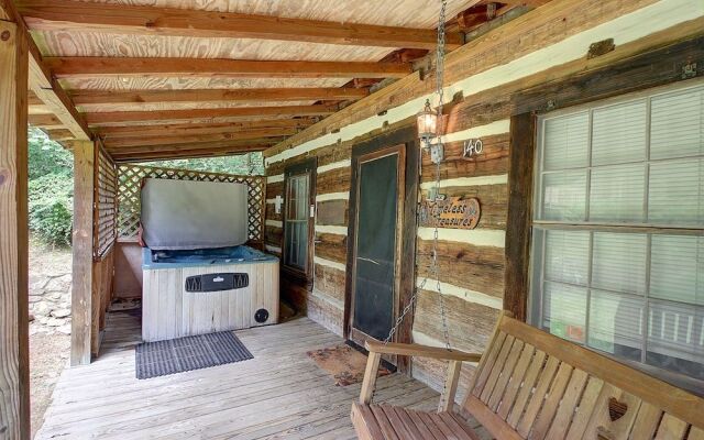 Timeless Treasures 1 Bedroom 1 Bathroom Chalet