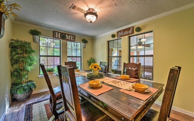 Spacious Conroe Home w/ Foosball & Pool Table!